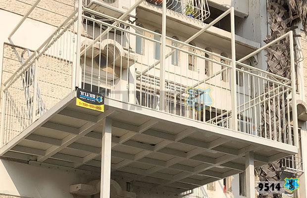 Balcony on columns