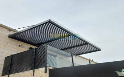 Designing a balcony with a retractable aluminum pergola